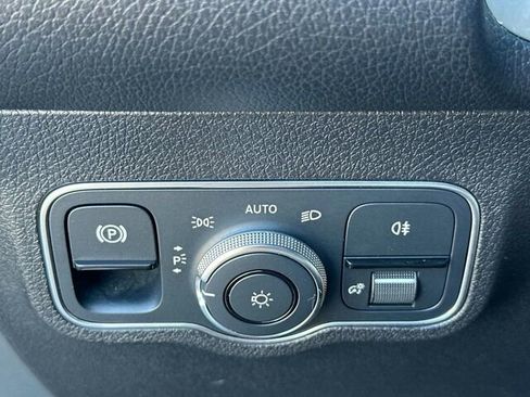 Used 2023 Mercedes-Benz EQB 350 4MATIC SUV image 34