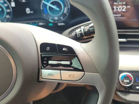 Used 2024 Hyundai Elantra Blue FWD image 21