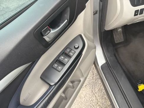 Used 2016 Toyota Highlander XLE FWD image 13