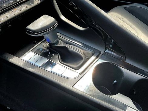 Used 2025 Hyundai Elantra SEL FWD image 14