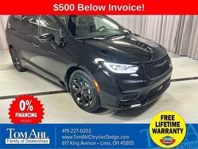 New 2026 Chrysler Pacifica Select