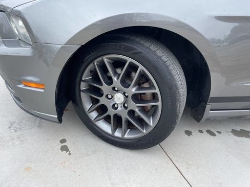 Used 2013 Ford Mustang Premium image 11