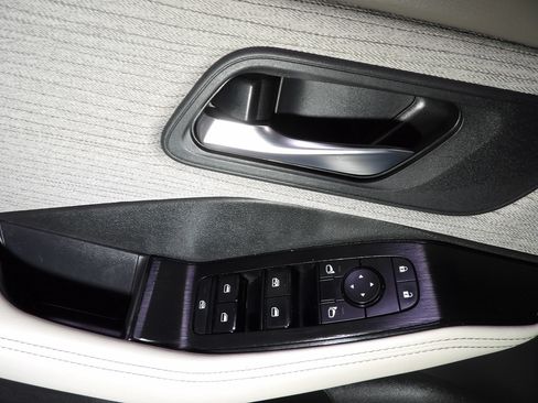 Used 2022 Nissan Rogue SV FWD image 8