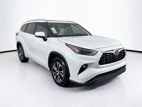 Used 2023 Toyota Highlander XLE image 10