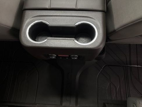 Used 2023 Chevrolet Suburban Z71 w/ Luxury Package image 27