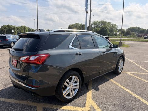 Used 2019 Chevrolet Equinox Premier AWD/4WD image 3