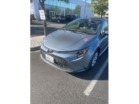 Used 2022 Toyota Corolla LE FWD image 2