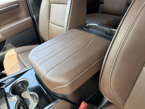 Used 2025 Chevrolet Tahoe High Country AWD/4WD image 38