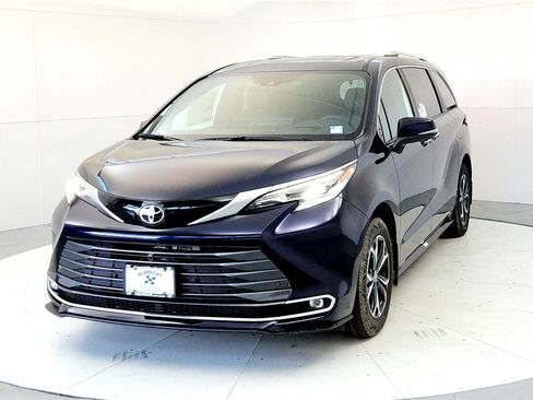 New 2026 Toyota Sienna Platinum AWD/4WD image 2