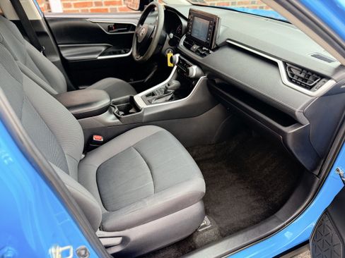 Used 2019 Toyota RAV4 LE w/ All Weather Liner Package AWD/4WD image 34