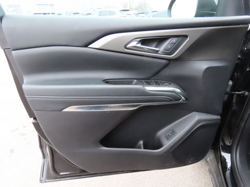 Used 2025 Chevrolet Traverse LT image 22