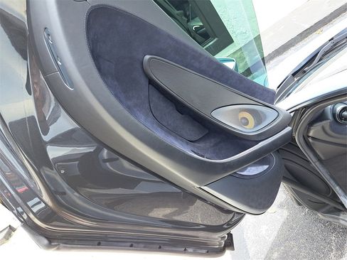 Used 2017 McLaren 570S Base image 12