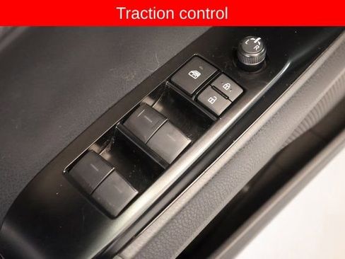 Used 2025 Toyota Camry SE image 12