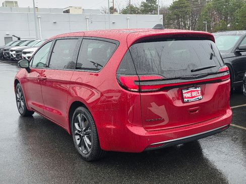 New 2026 Chrysler Pacifica Select image 10