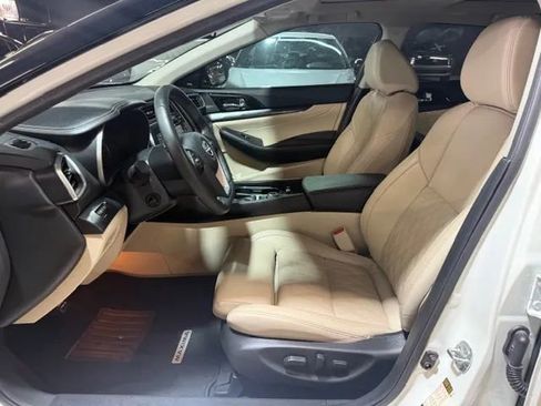 Used 2023 Nissan Maxima Platinum w/ Sport Mat Group FWD image 10