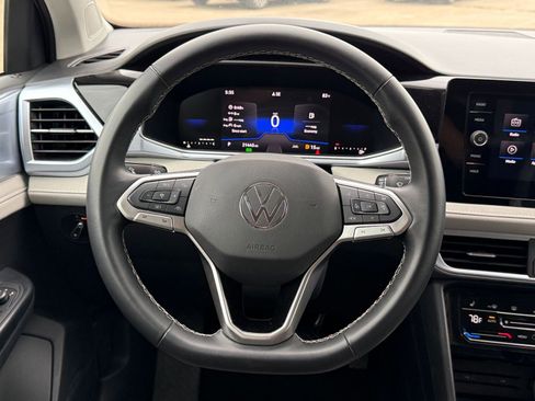 Used 2025 Volkswagen Taos SE FWD image 28