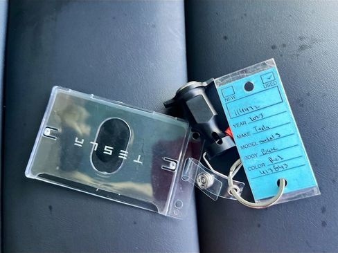 Used 2023 Tesla Model 3 Standard Range image 32