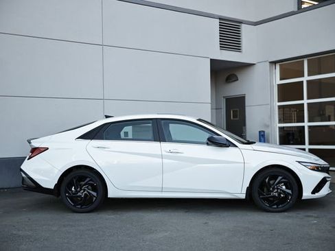 New 2026 Hyundai Elantra SEL Sport image 3