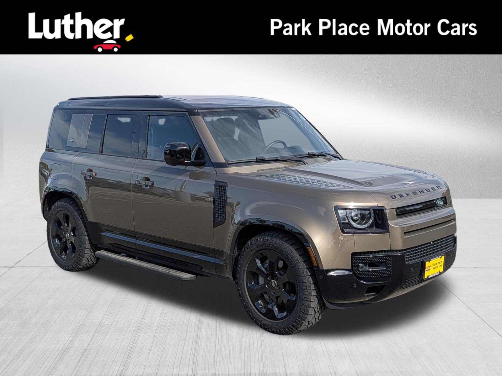 Used 2024 Land Rover Defender 110 X-Dynamic SE AWD/4WD image 1