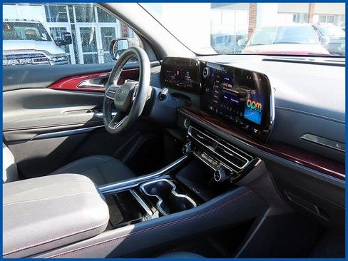 Used 2025 Chevrolet Traverse Z71 w/ Driver Confidence Package image 8