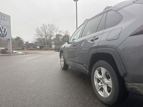 Used 2021 Toyota RAV4 LE w/ Carpet Mat Package (TMS) AWD/4WD image 11