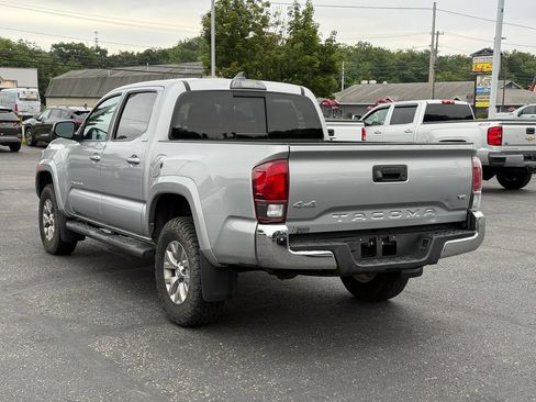 Used 2019 Toyota Tacoma SR5 AWD/4WD image 3