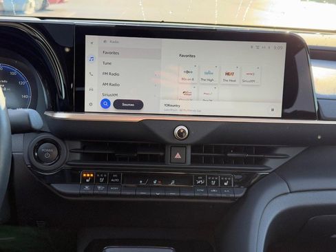 Used 2025 Toyota Crown Limited AWD (Natl) image 13