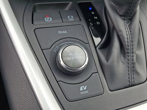 Certified 2025 Toyota RAV4 XSE image 25