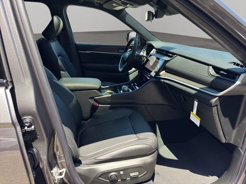 New 2026 Jeep Grand Cherokee L Limited AWD/4WD image 17