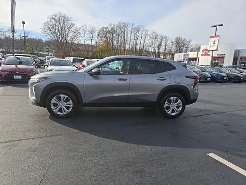 Used 2024 Chevrolet Trax LS image 3