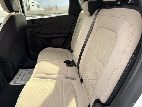 Used 2022 Ford Escape SE image 12