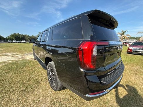 Used 2025 GMC Yukon XL Elevation AWD/4WD image 3