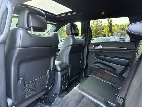 Used 2019 Jeep Grand Cherokee Altitude AWD/4WD image 12