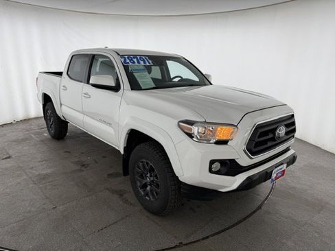 Used 2023 Toyota Tacoma SR5 w/ SR5 Appearance Package RWD image 3