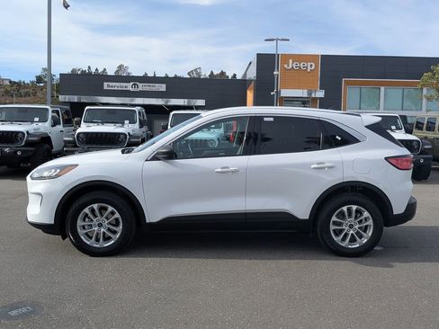 Used 2022 Ford Escape SE w/ Convenience Package AWD/4WD image 2