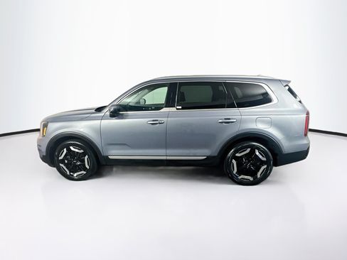 Used 2025 Kia Telluride S FWD image 4