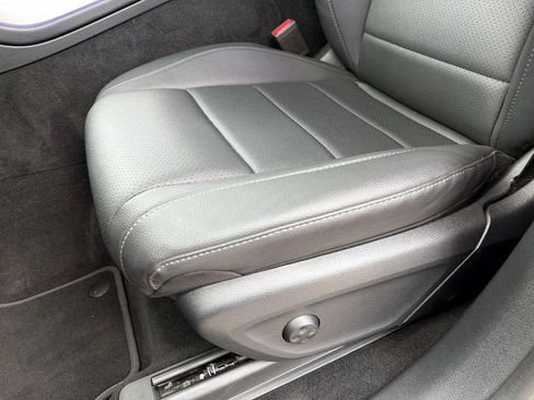 Used 2025 Mercedes-Benz GLE 450 4MATIC w/ Winter Package image 19