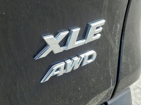 Used 2021 Toyota RAV4 XLE w/ Carpet Mat Package (TMS) AWD/4WD image 32