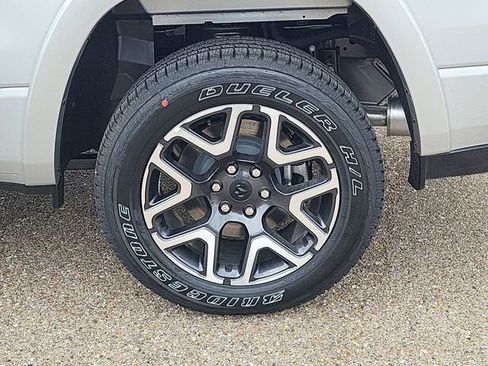 New 2026 RAM 1500 Laramie AWD/4WD image 18