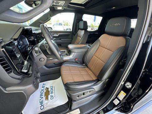 Used 2024 Chevrolet Silverado 1500 High Country w/ High Country Premium Package AWD/4WD image 20