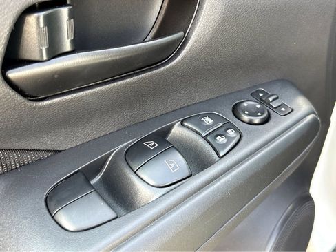 Used 2025 Nissan Kicks Play S FWD image 18