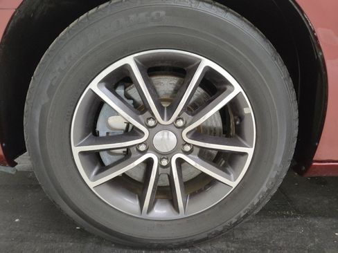 Used 2017 Dodge Grand Caravan SXT FWD image 31