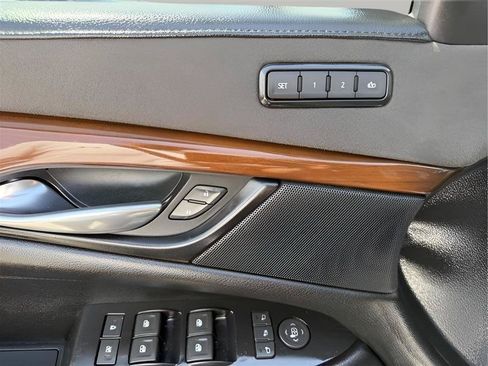 Used 2019 Cadillac Escalade ESV Luxury RWD image 21