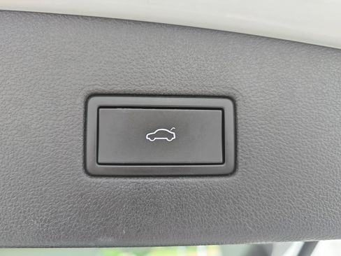 Certified 2024 Volkswagen Tiguan SEL R-Line AWD/4WD image 13