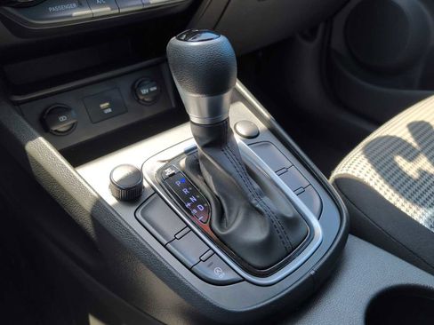Used 2022 Hyundai Kona SE FWD image 19