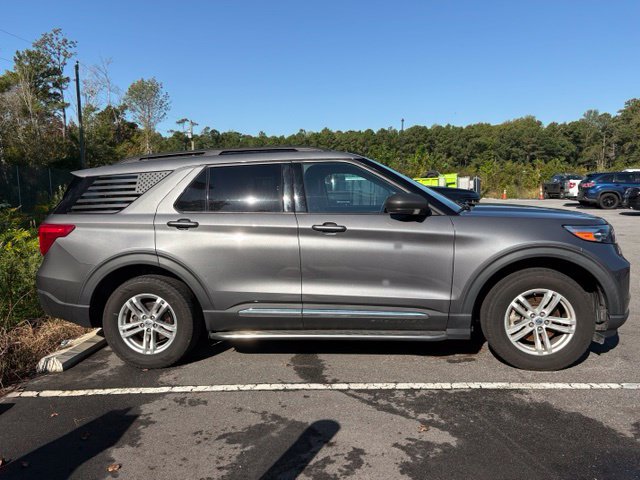 Used 2022 Ford Explorer XLT w/ Equipment Group 202A AWD/4WD image 4