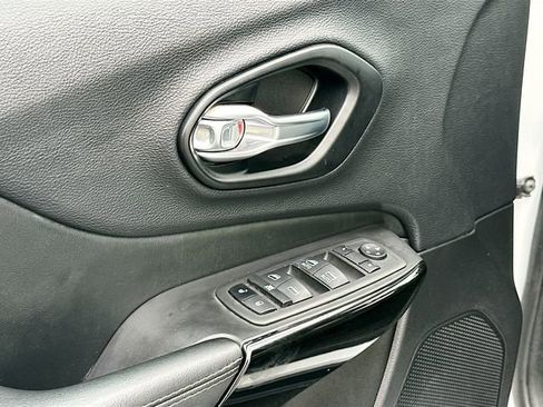 Used 2023 Jeep Cherokee Altitude Lux image 17