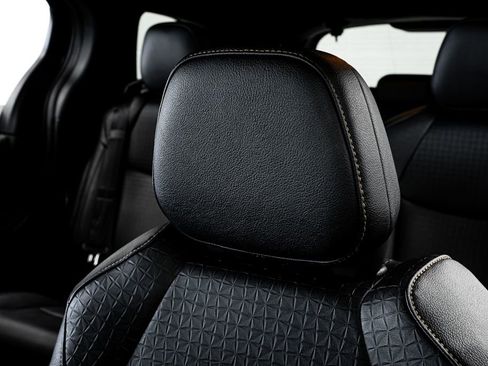 Used 2025 Toyota Sienna XLE Woodland Edition image 36