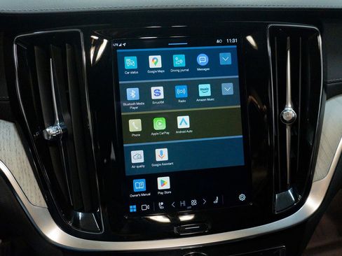 Used 2023 Volvo V60 B5 Cross Country Ultimate w/ Climate Package image 39