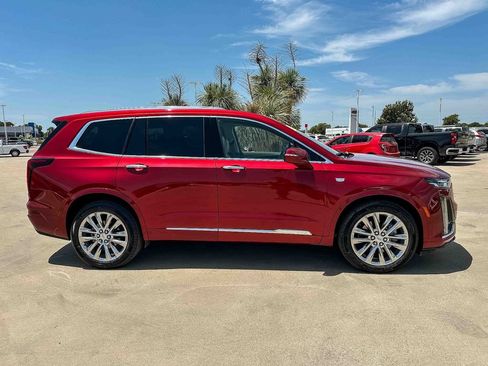 Used 2025 Cadillac XT6 Premium Luxury w/ Technology Package FWD image 2